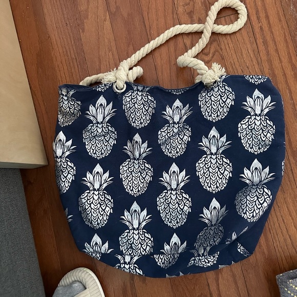 Pineapple tore - Picture 1 of 2